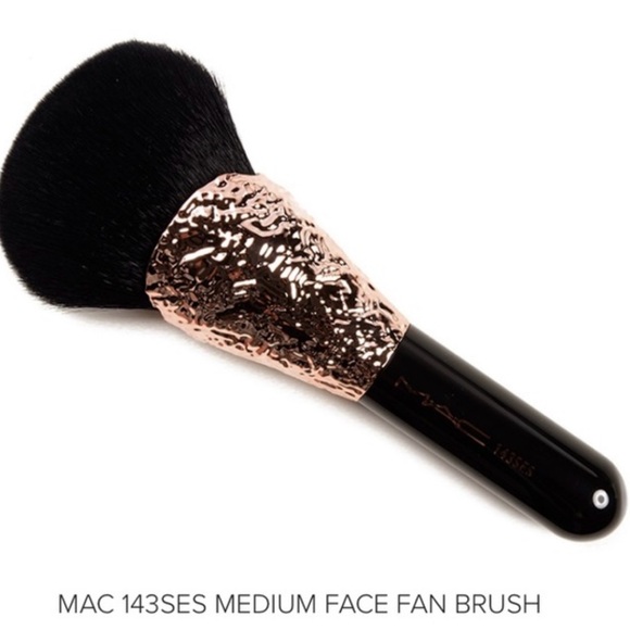 MAC 143SES Medium Face Fan Brush - Special Edition - Picture 2 of 3